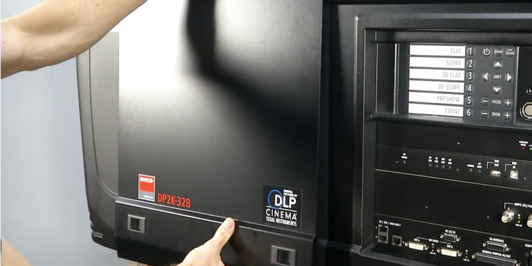 Заміна ксенонової лампи на кінопроекторах Barco